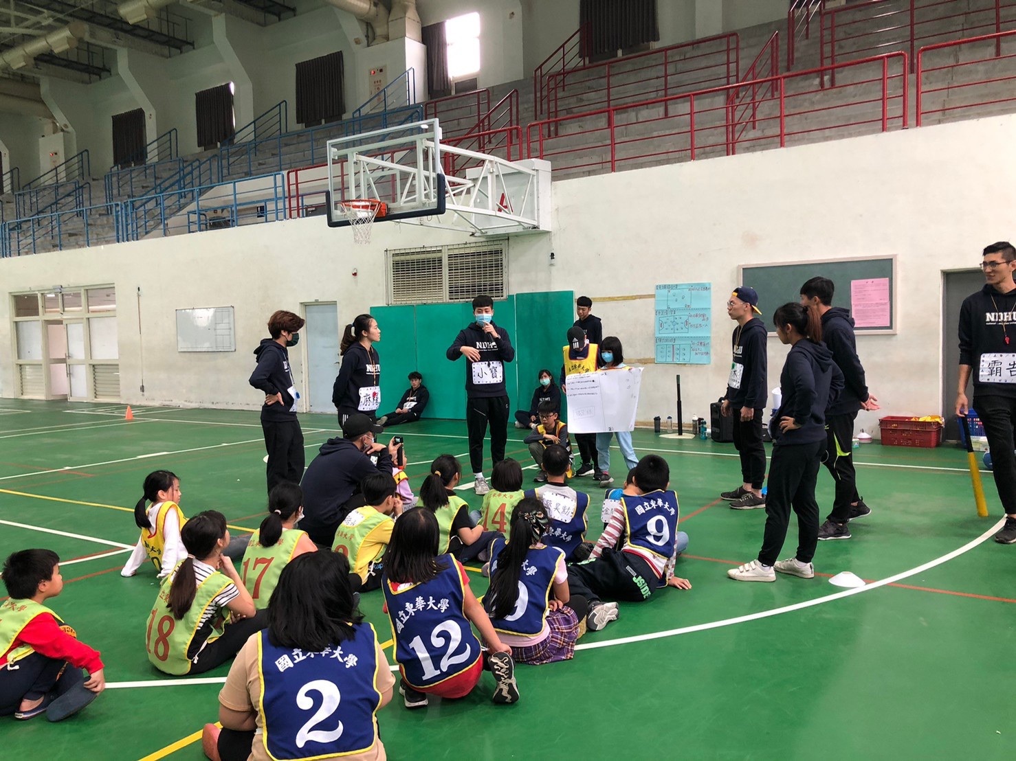 小組成員上台發表團隊成果增強運動知識與技術的理解