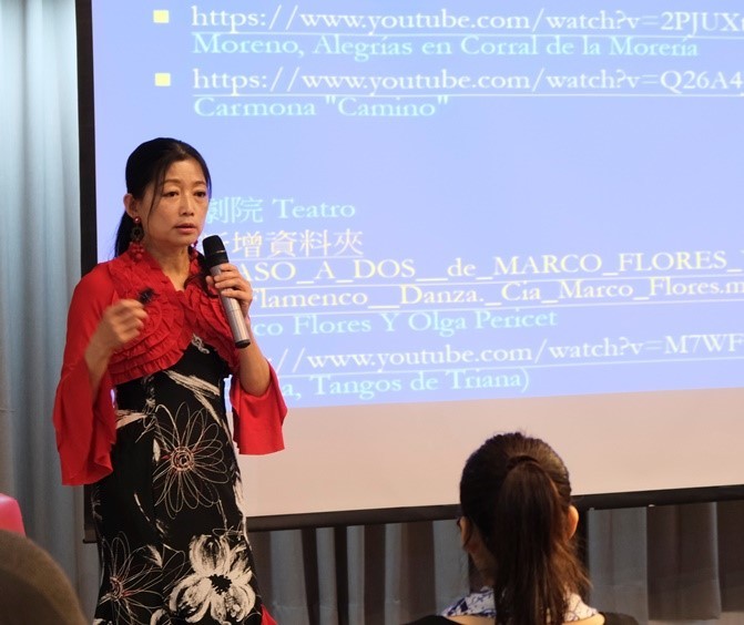 蔡宜容團長介紹佛拉明哥起源及文化