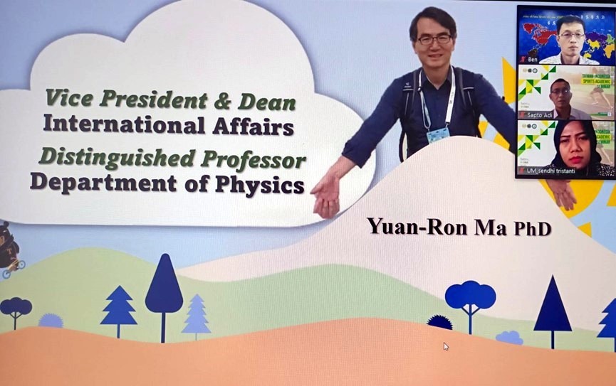 行政副校長兼國際處長馬遠榮介紹東華大學