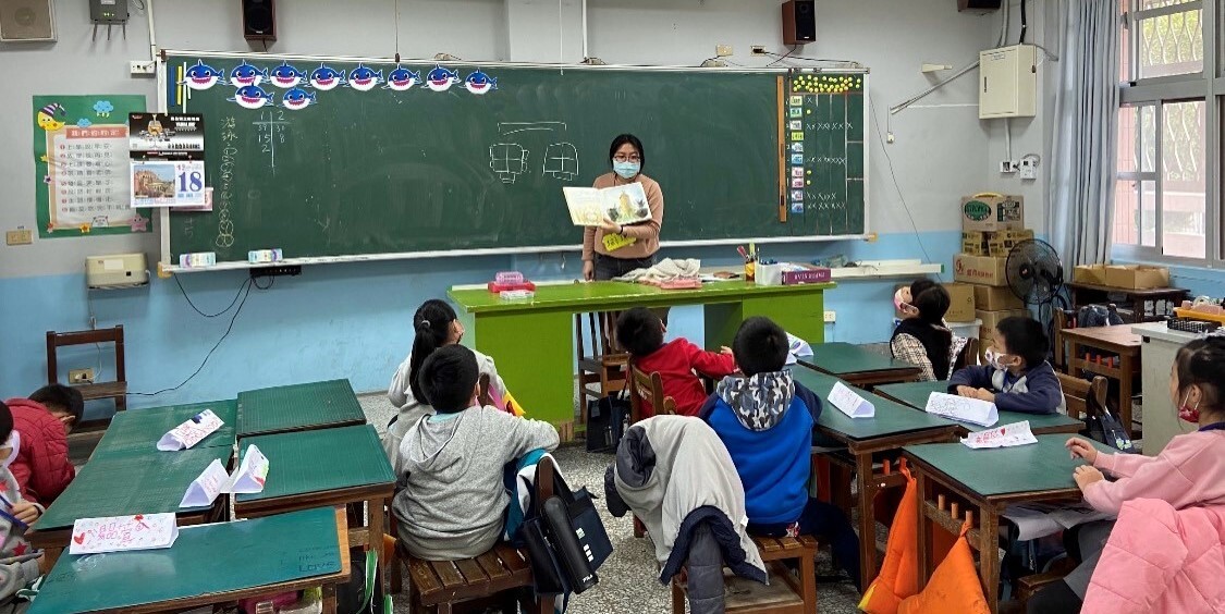 南華國小寒假英語科技營二年級品格繪本共讀