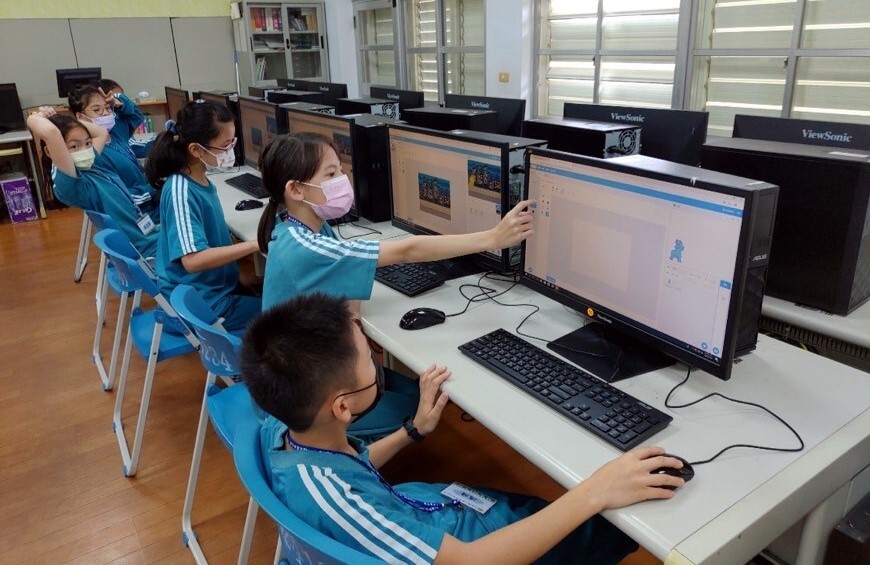 南華國小寒假英語科技營五年級程式教學