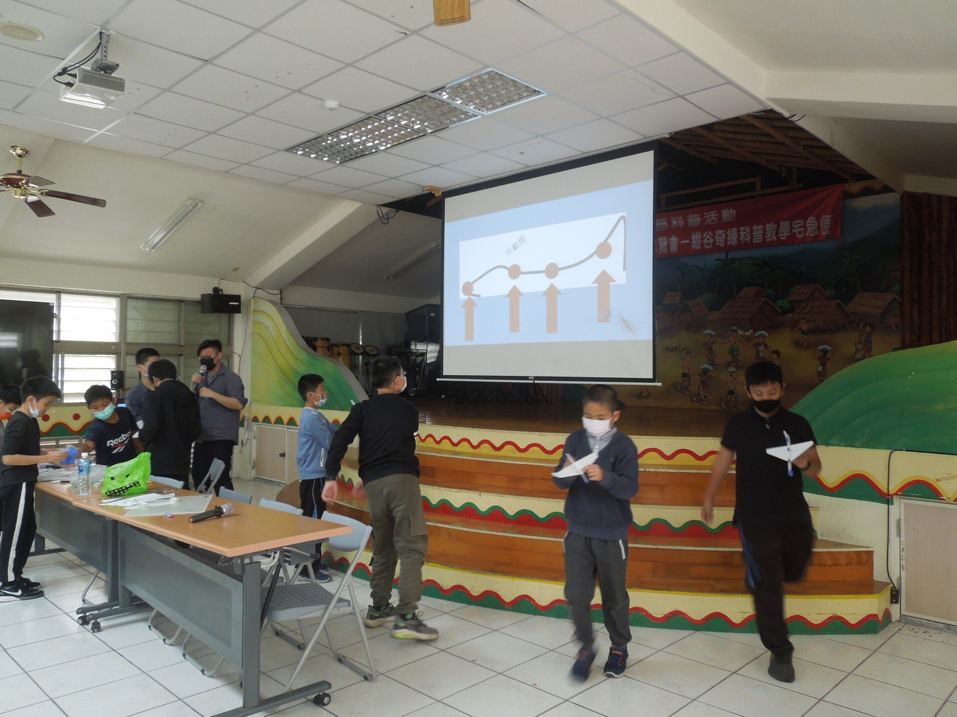 翱翔三萬英呎-同學試飛手擲機