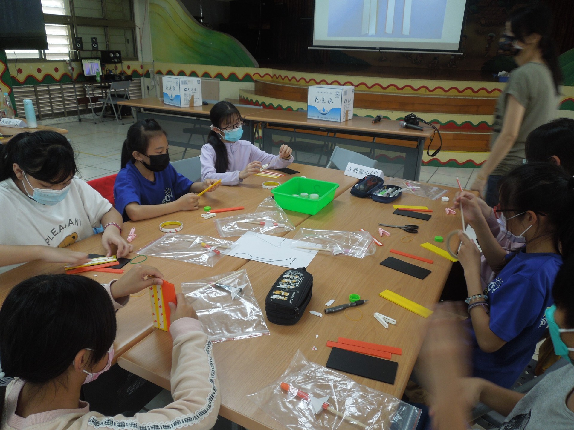 橡皮筋好好玩-製作彈力瓶蓋