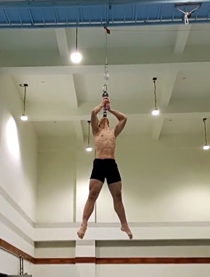 倪華恩同學是臺灣第一位咬口特技演員