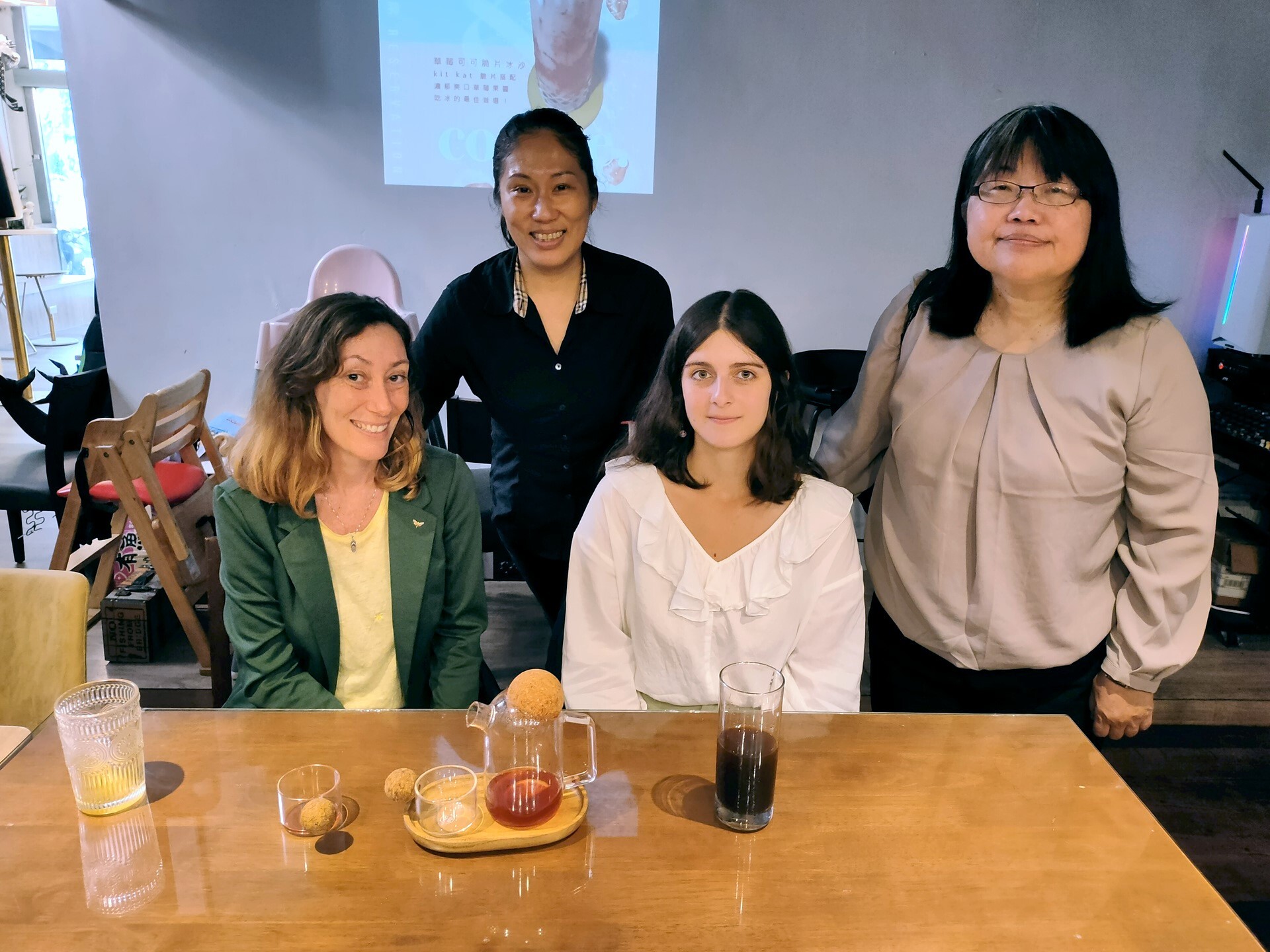 參訪官員若蓓女士&語言中心嚴愛群主任&李招瑩老師&明蓋碧