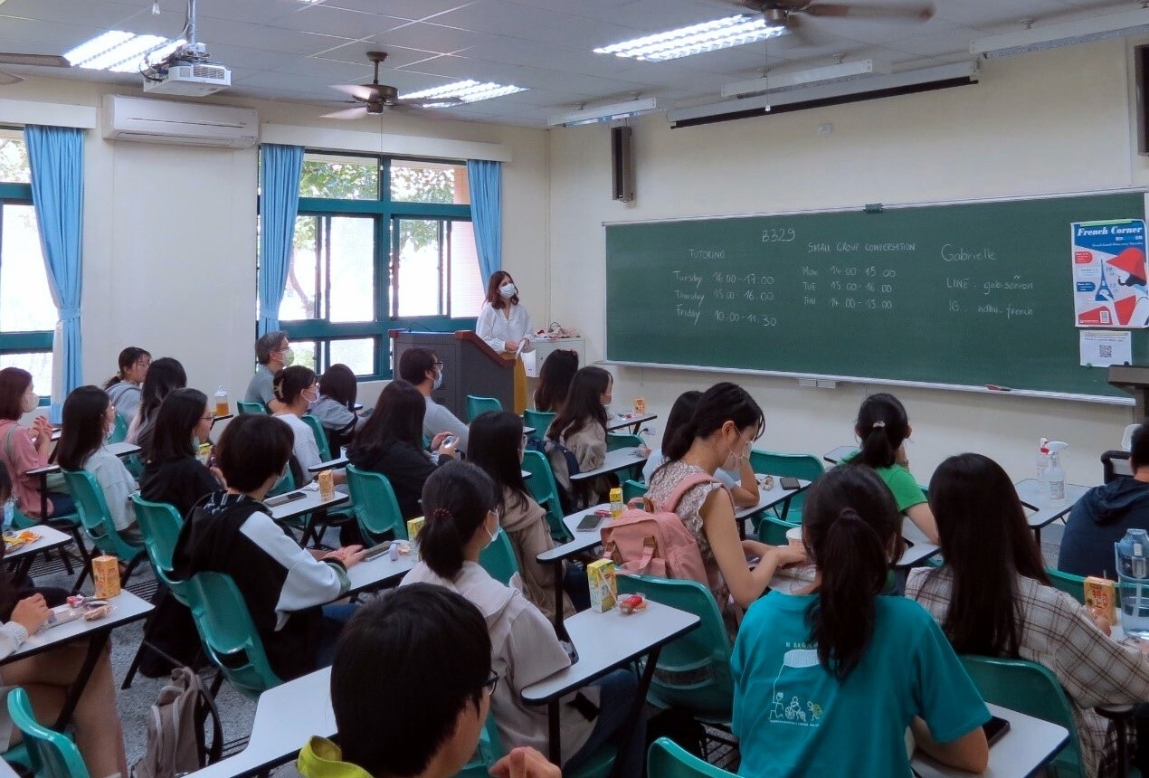 法籍助教明蓋碧「法語角」課程活動同學滿座參與