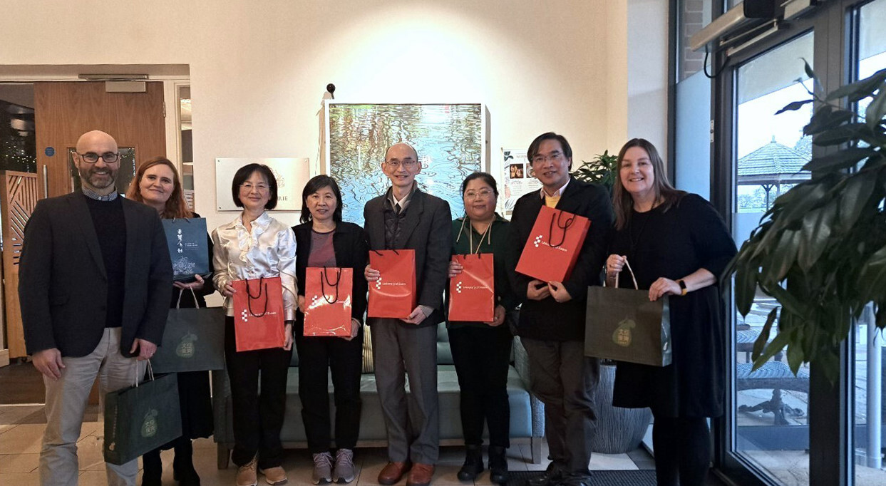 東華人社院林燕淑副院長於年初率團至英國,拜會艾賽克斯大學