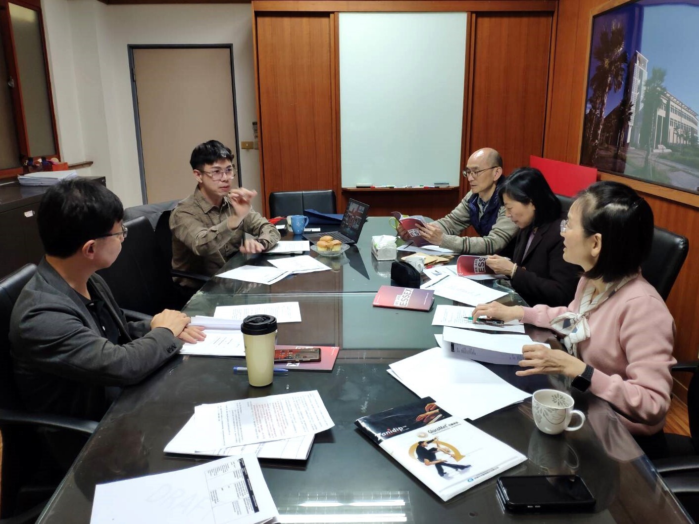 艾賽克斯大學代表與東華人社院主管討論雙聯學制執行細節