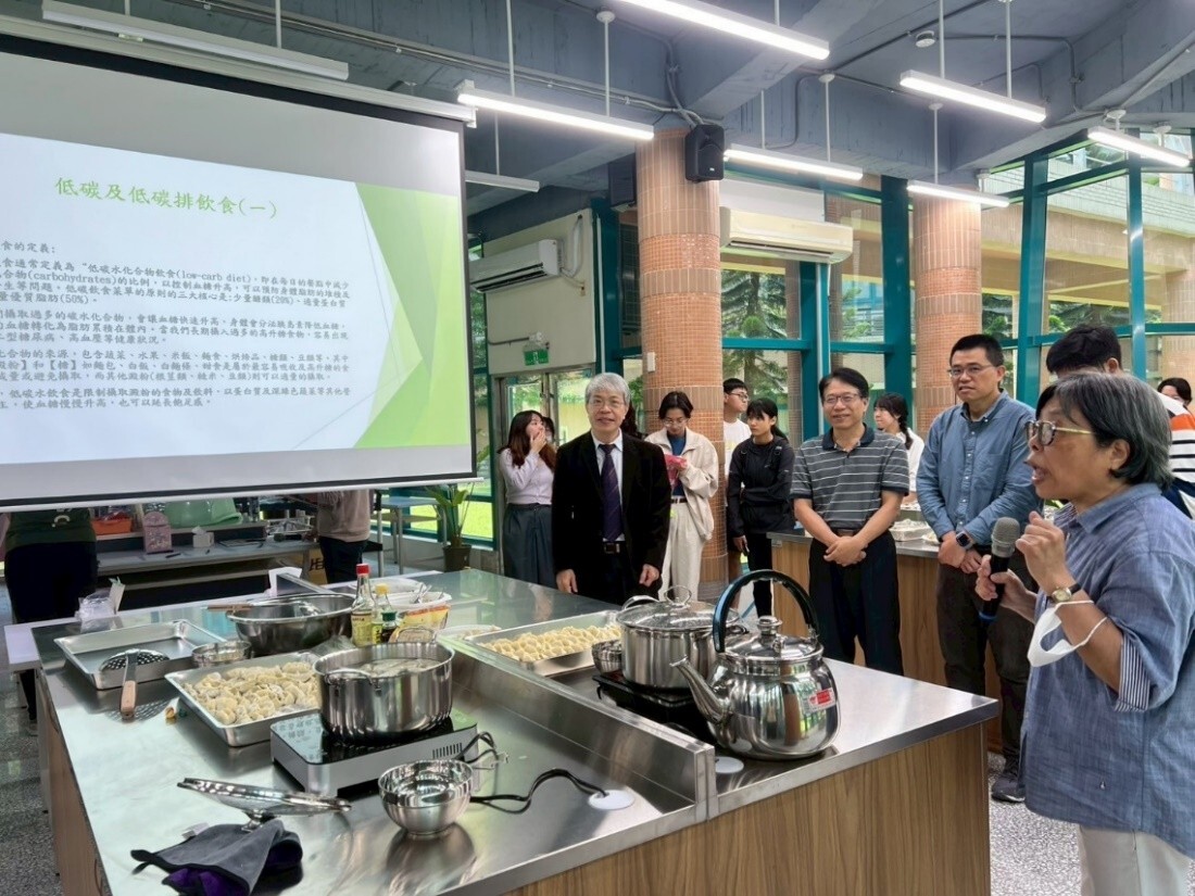 石明英教授介紹低碳、低碳排飲食及手作水餃的製作