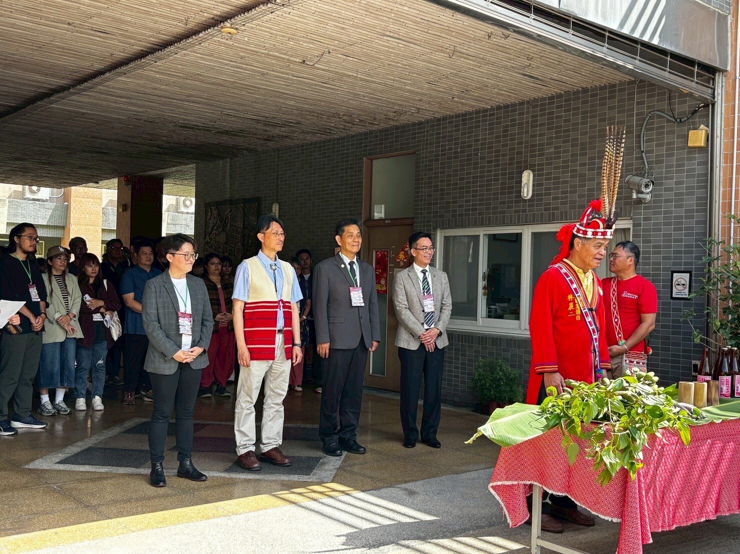 七腳川部落耆老為研討會進行祈福儀式