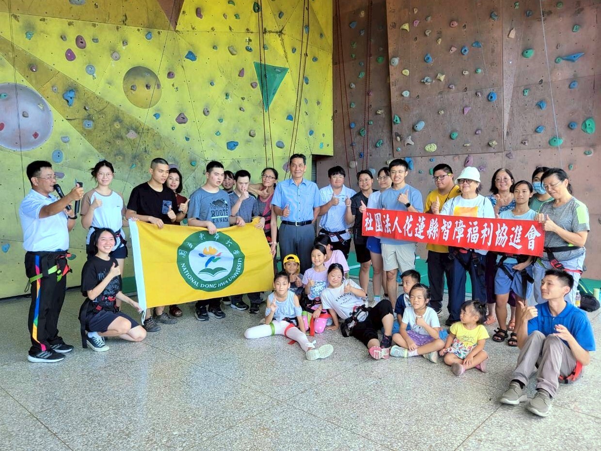 徐輝明校長與全體學員及家長大合照