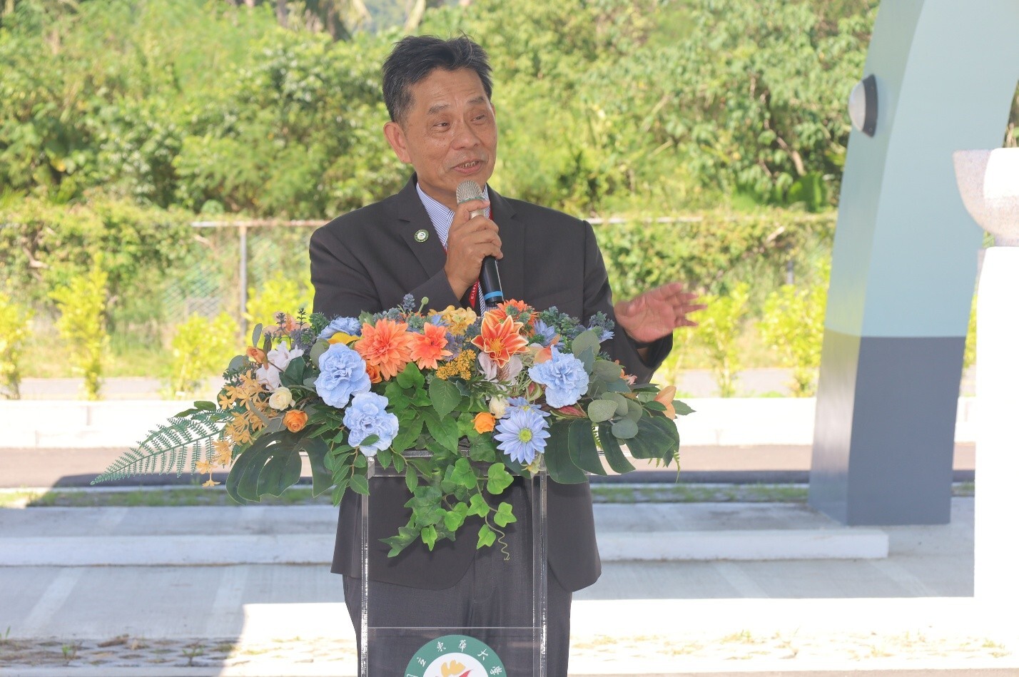 東華大學徐輝明校長致詞表示,仰山莊車棚的落成,是學校落實「以學生為本」施政理念的重要展現