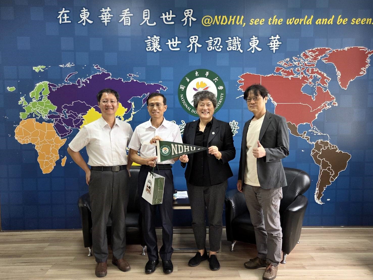 東華大學國際處代表團與外交部東部辦事處處長陳俊郎合影