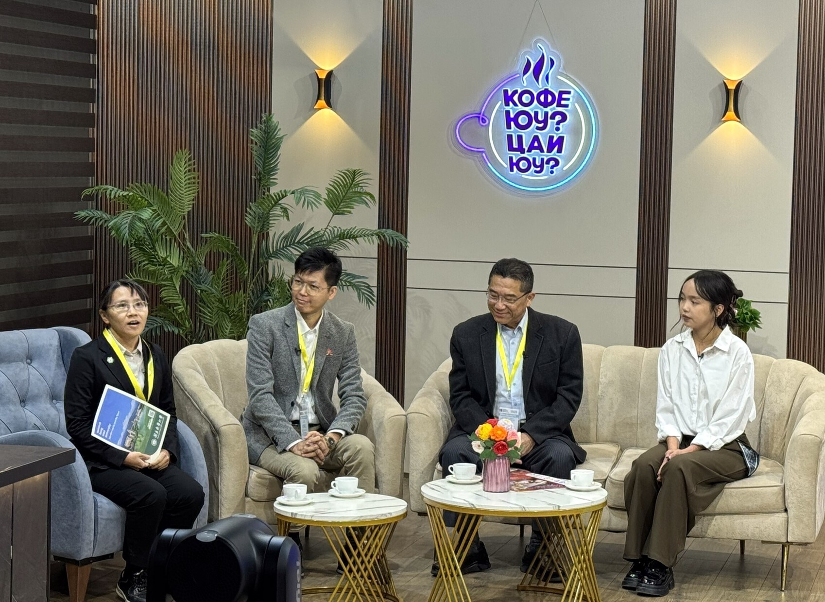 本校於教育展開幕前受邀至當地知名電視臺專訪,向蒙古人們介紹東華大學的卓越辦學特色與優勢