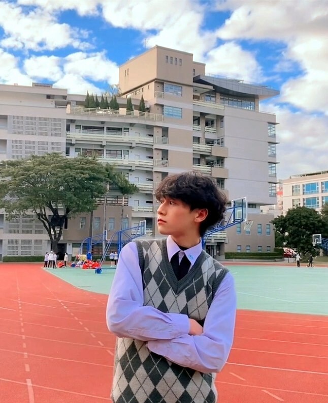 縱谷跨域書院林杰圻同學,以詩作〈灰姑娘〉榮獲「2025中華文化盃詩詞創作大賽」公開組金獎