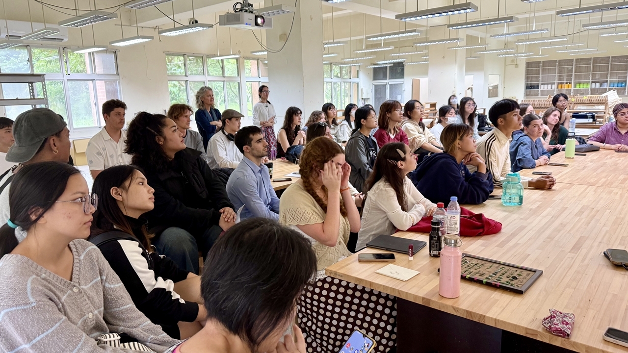 本校學生與澳洲昆士蘭科技大學學生一同參與課程