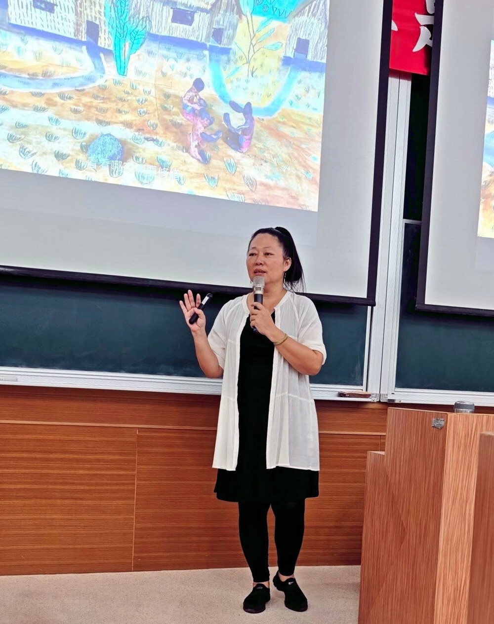 王力之老師向學員們講述港口部落藝術教育之實踐