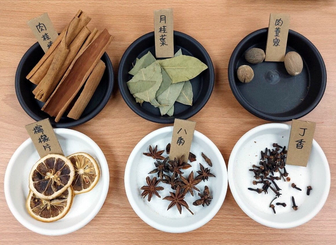 鍾宜瑄老師介紹各式香料的功效與使用方法