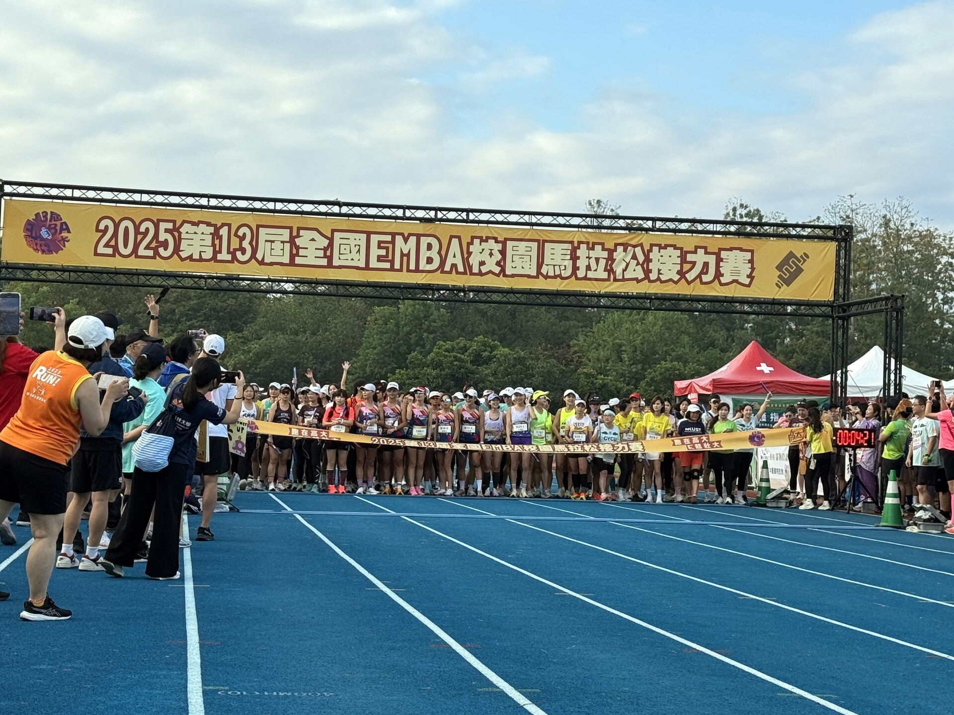 全國EMBA馬拉松正式開跑,選手們蓄勢待發、熱力登場