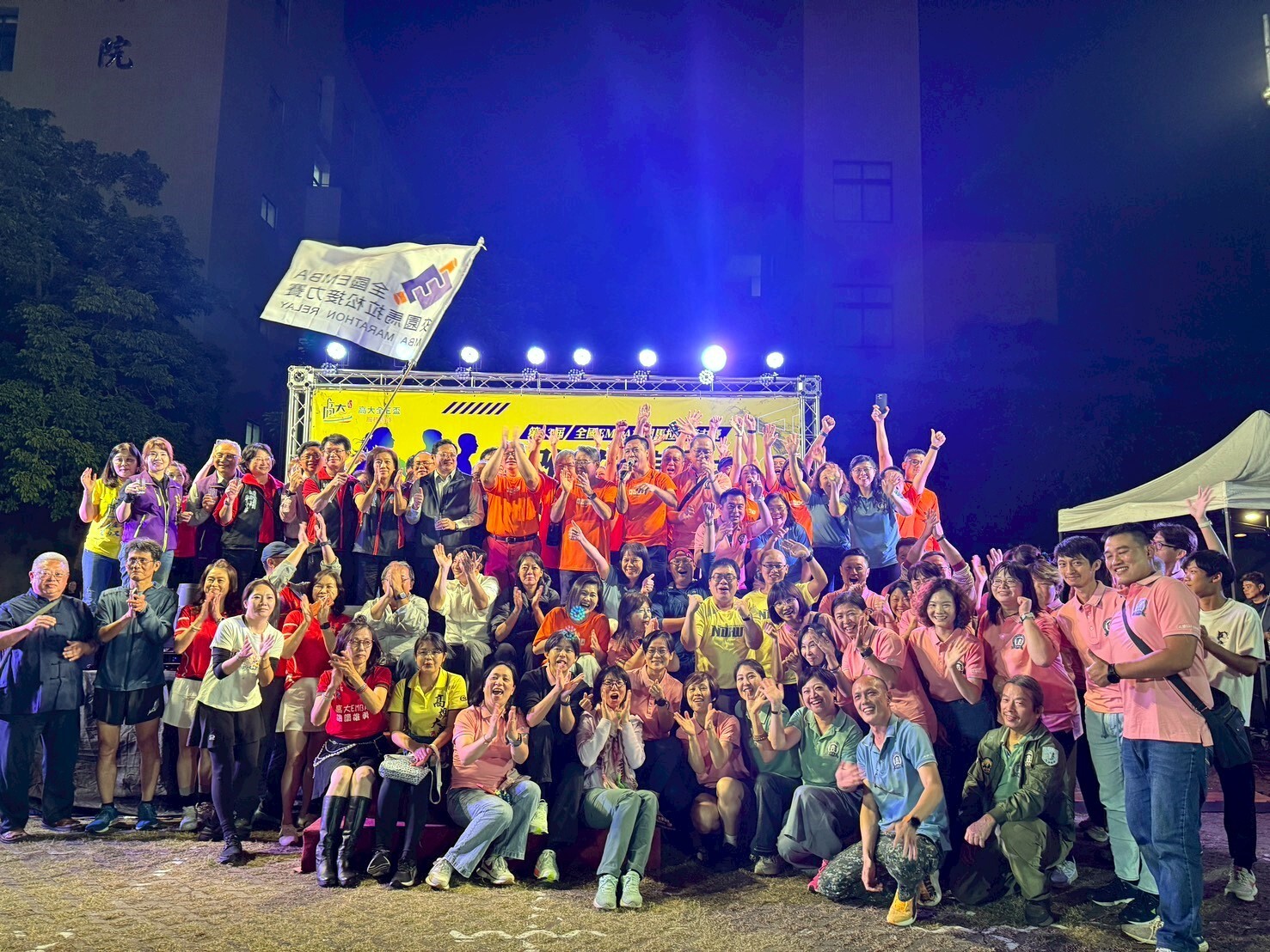 國立高雄大學將下一屆主辦旗正式交接給國立東華大學