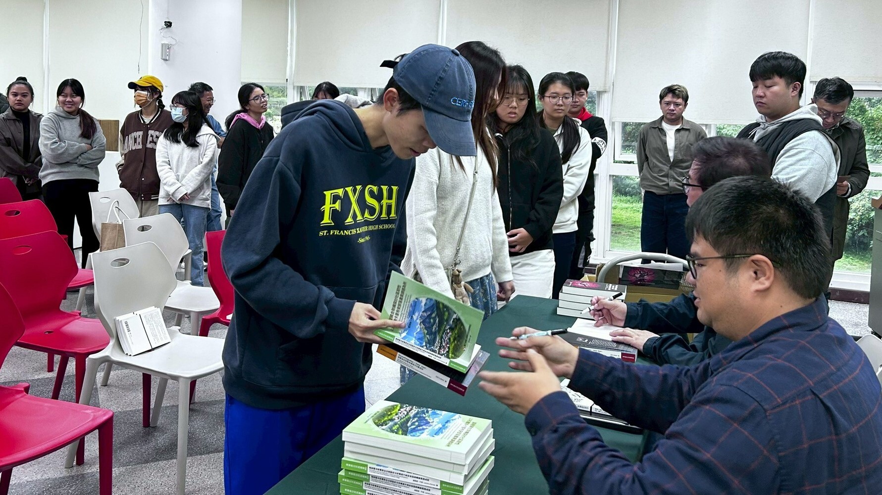 《東華原住民族叢書》第三屆新書發表會簽書交流