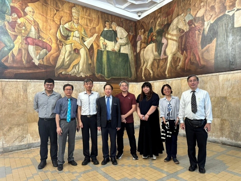 理工學院代表團教師在University of Santo Tomas博物館大堂之團體照