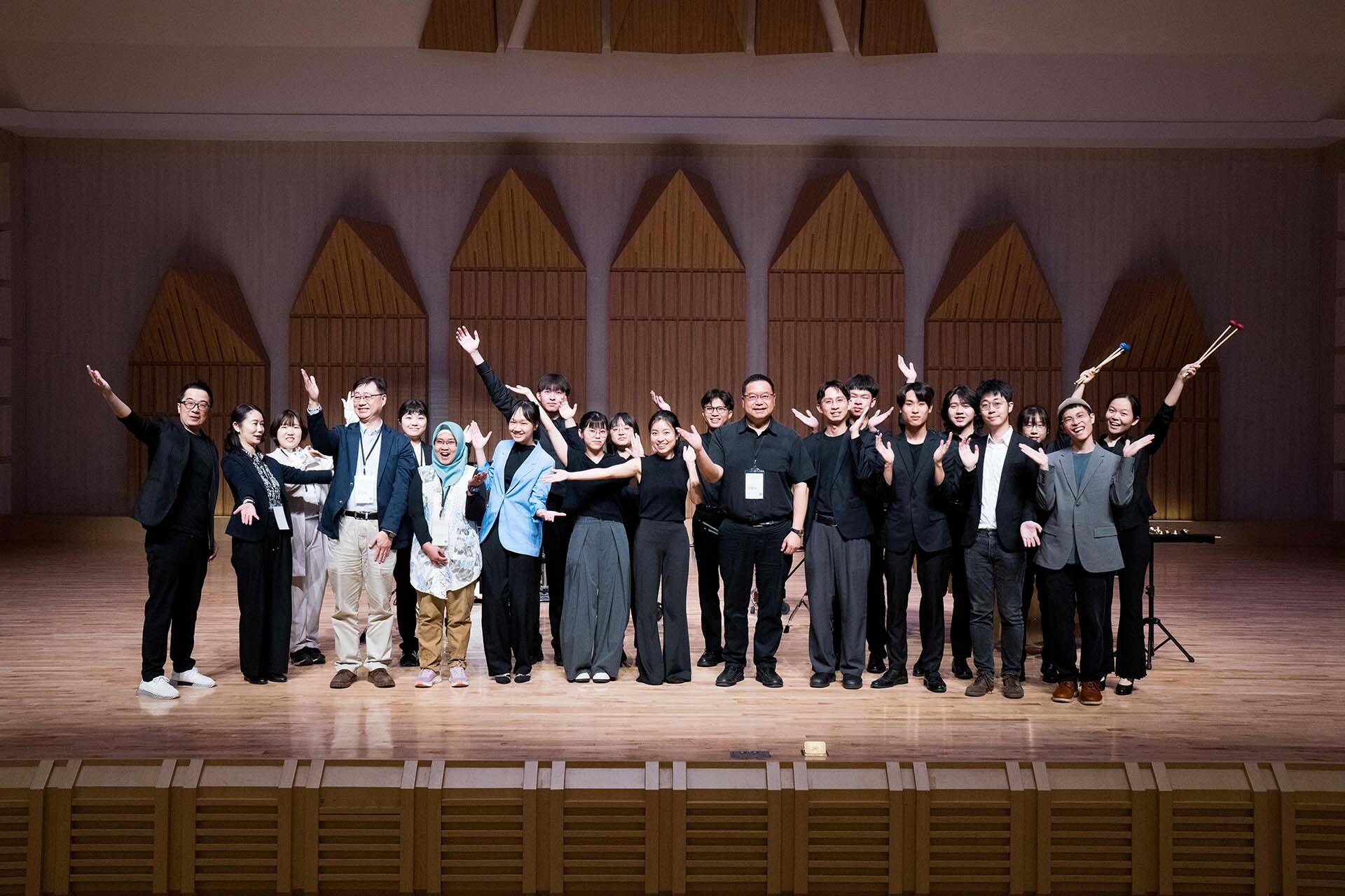 與會佳賓與演出者舞臺合影