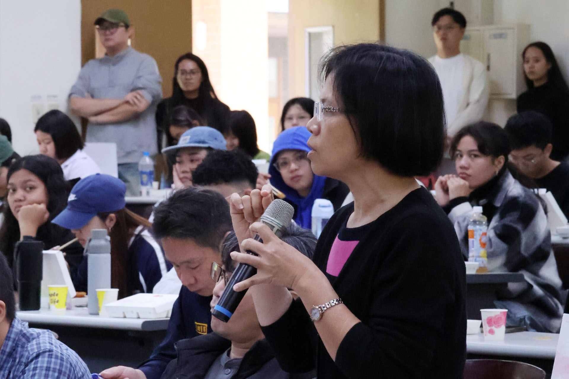 註冊組廖組長回應學生提問