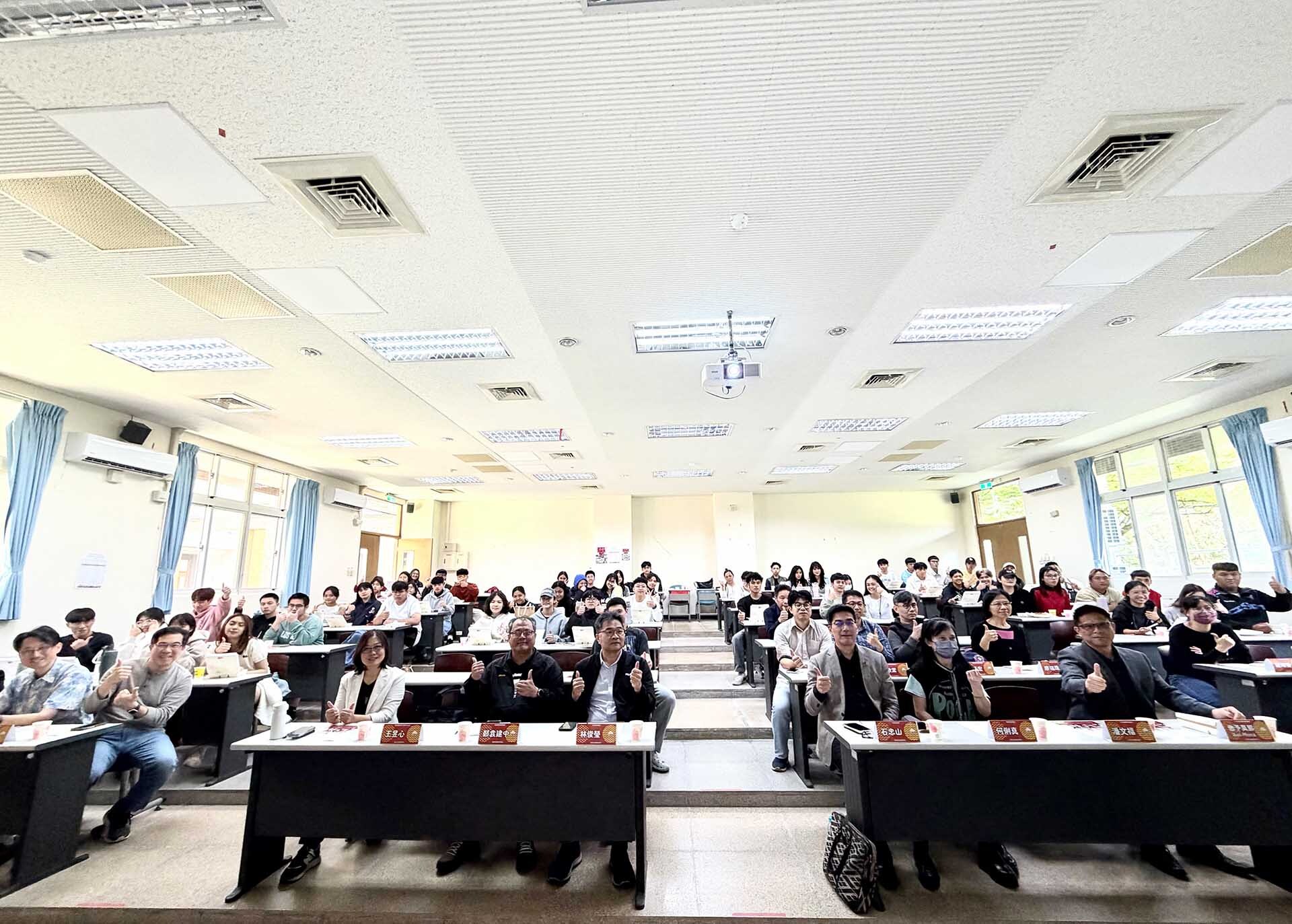 原民生與師長有約合影