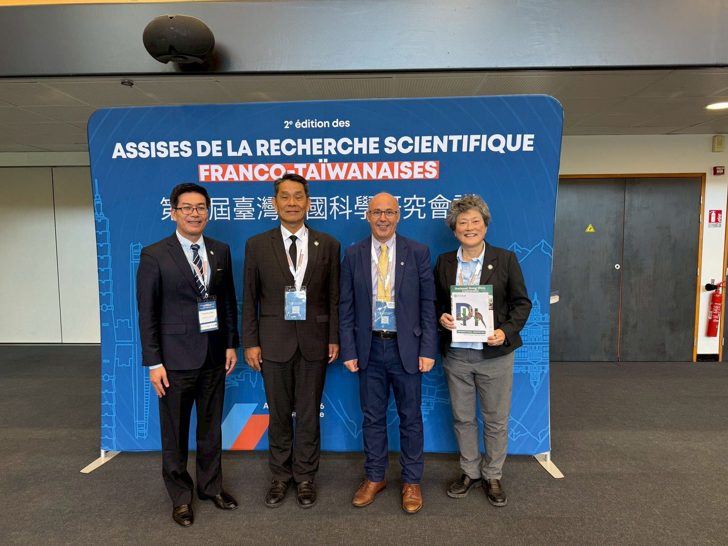國立東華大學代表團於台灣法國科學研究會議期間,與主辦單位之一 University Grenoble Alpes 校長 Yassine Lakhnech 合影留念