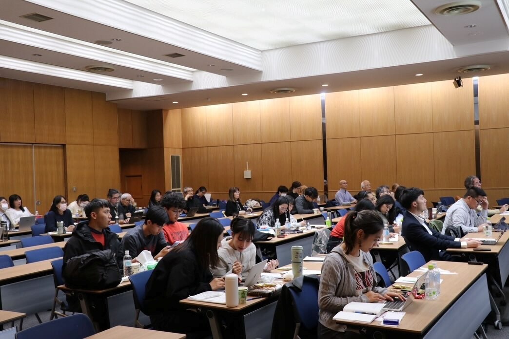 學生踴躍提問,現場互動熱絡,展現對原住民族法制議題的高度興趣與投入