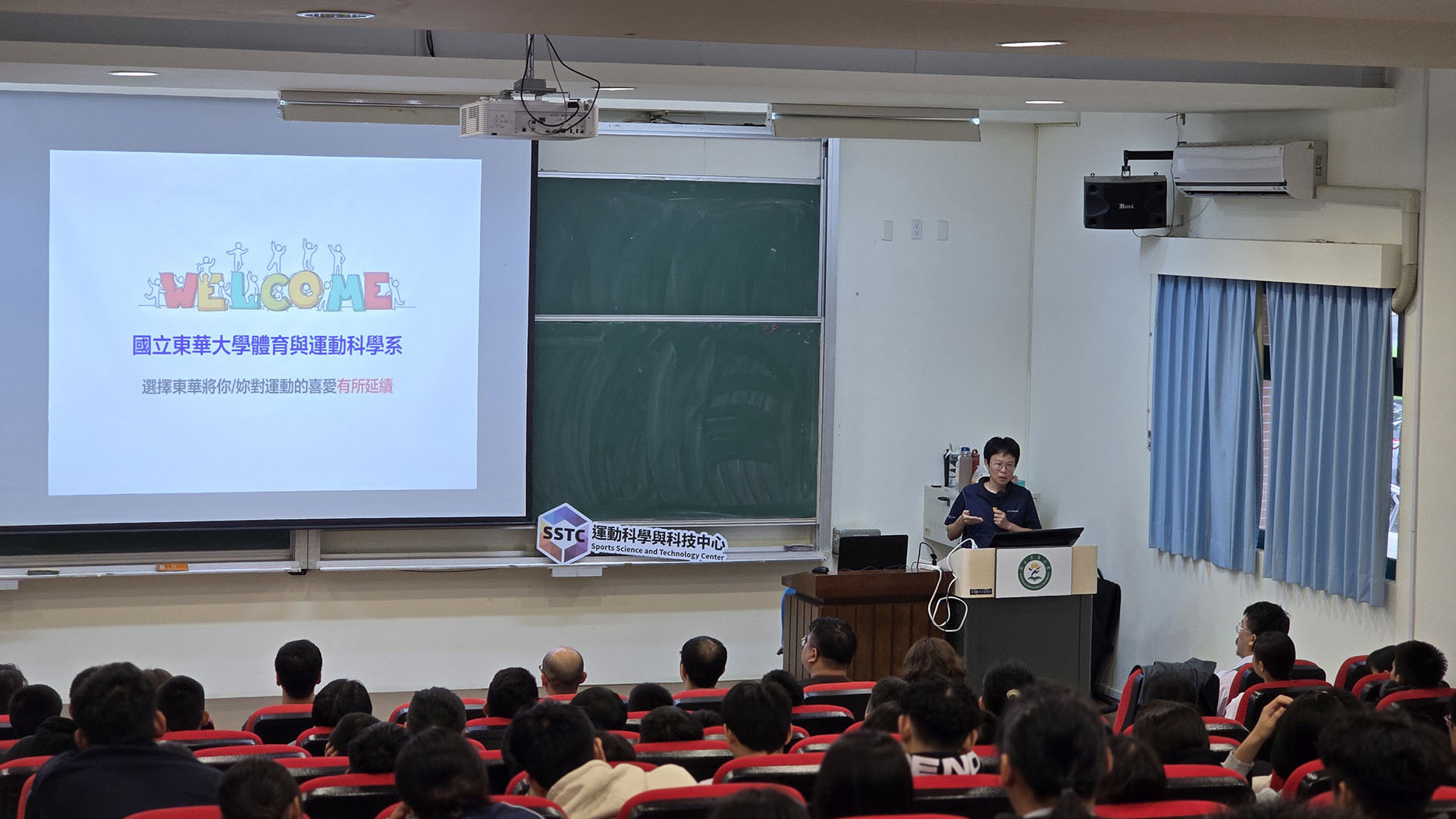 體育系王令儀主任向體中師生介紹東華升學優勢