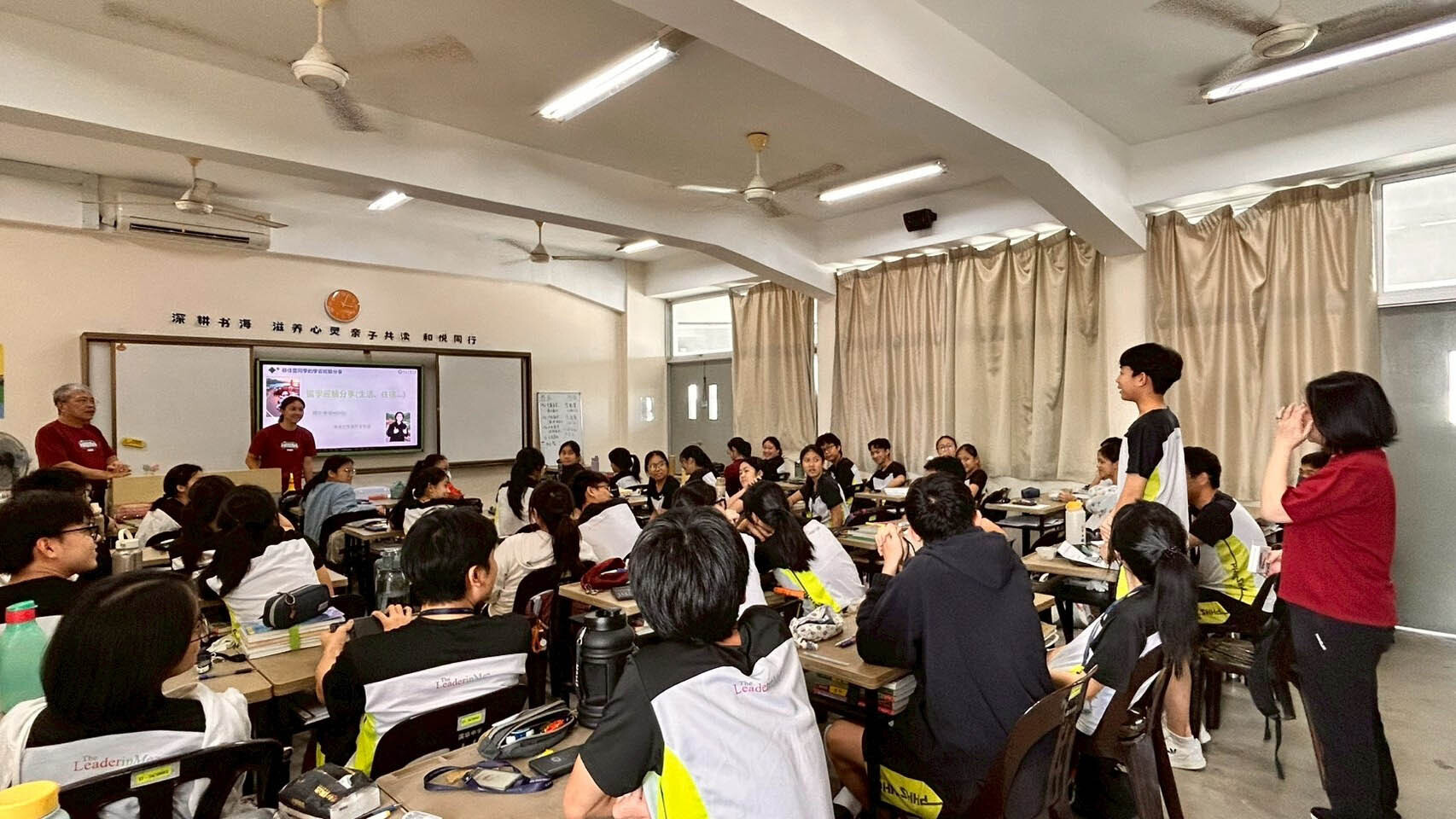 學生踴躍參與互動提問,現場交流氣氛熱烈,展現對赴臺升學的高度興趣