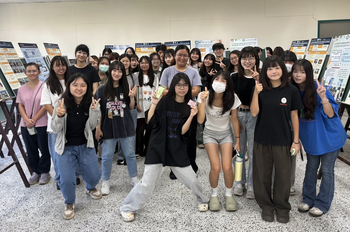 由張凱程教授帶領幼教系同學參觀大合照