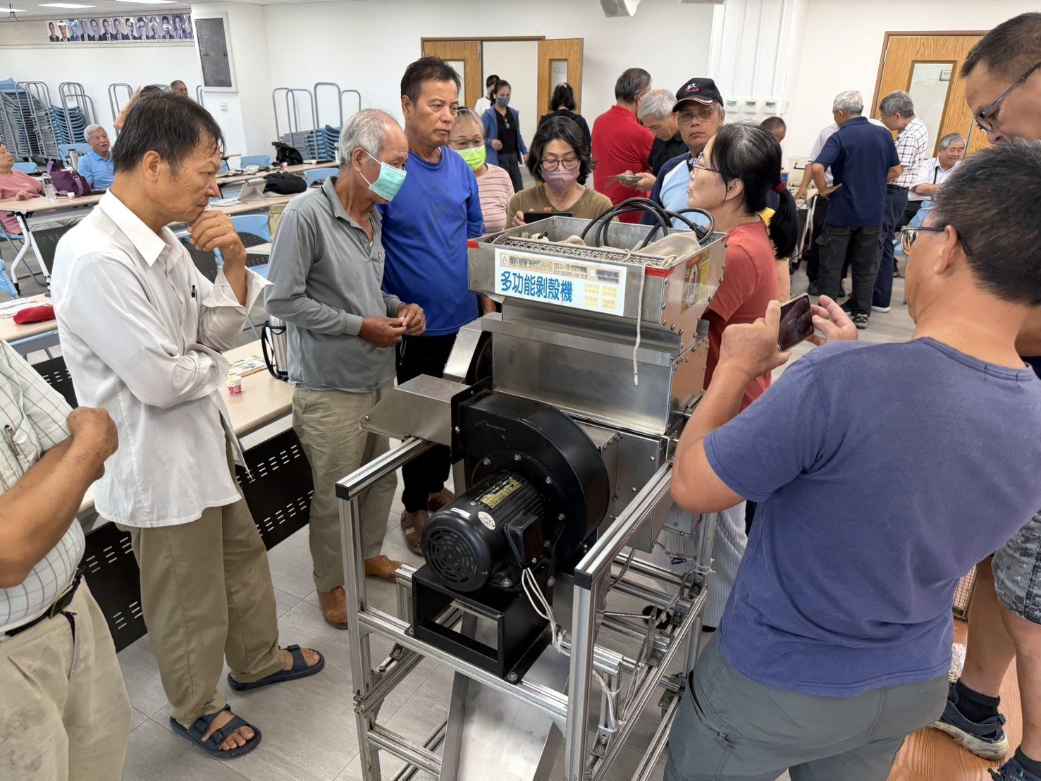 後續實際演示協會研發之機器運作與農友交流-2