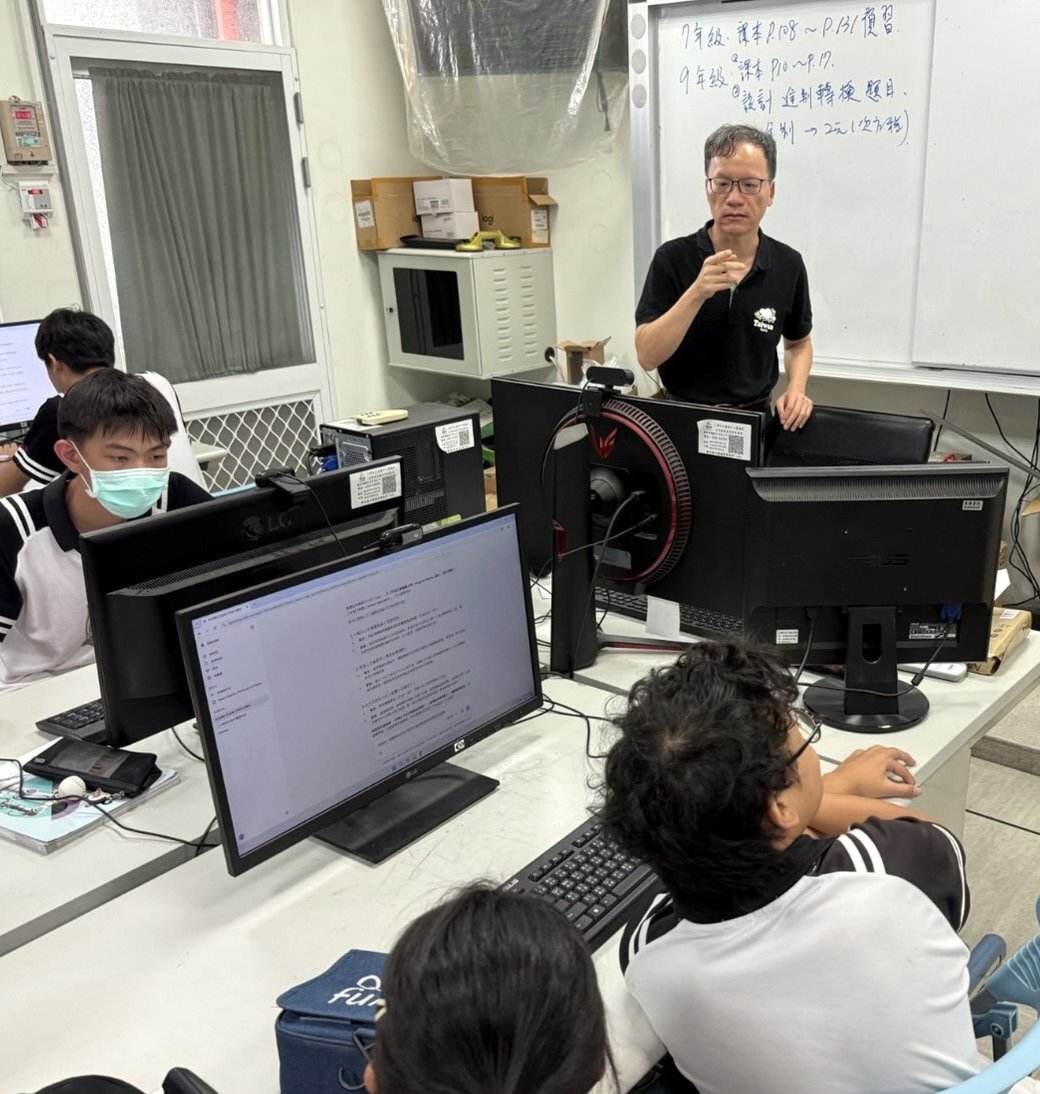 東華物理系葉旺奇主任向國風國中學生說明活動任務