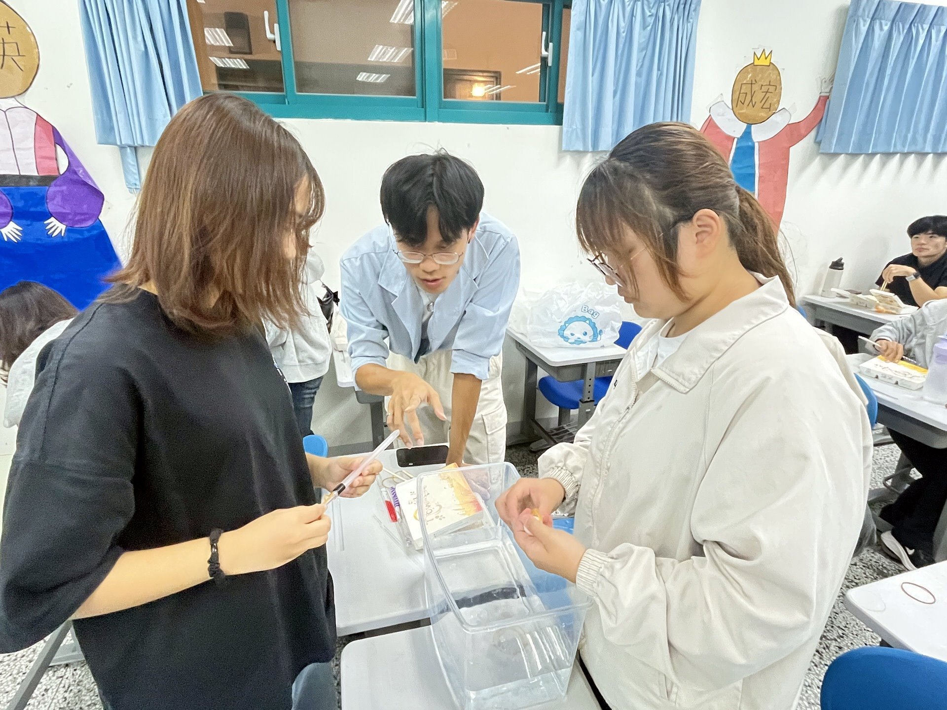 攤位關主進行檢討和調整-1