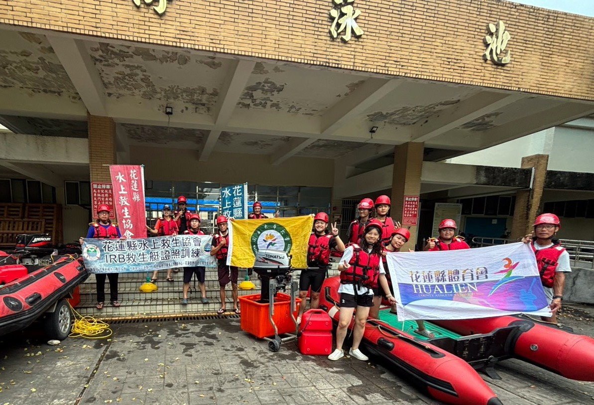 IRB證照班照-救援訓練及船外機實際發動操作合照