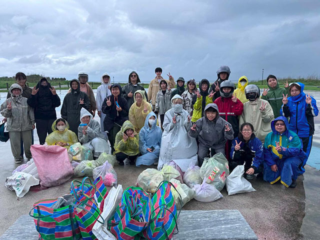 風雨中守護海岸:東華大學社會學系攜手黑潮基金會進行ICC國際淨灘調查