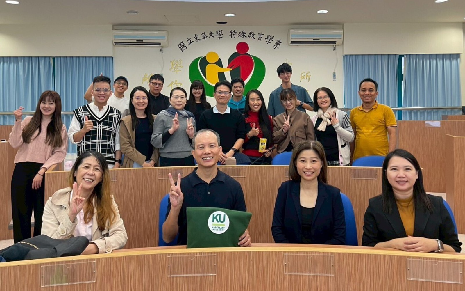 泰國農業大學教師蒞臨東華大學教育學院分享泰國課堂研究實務