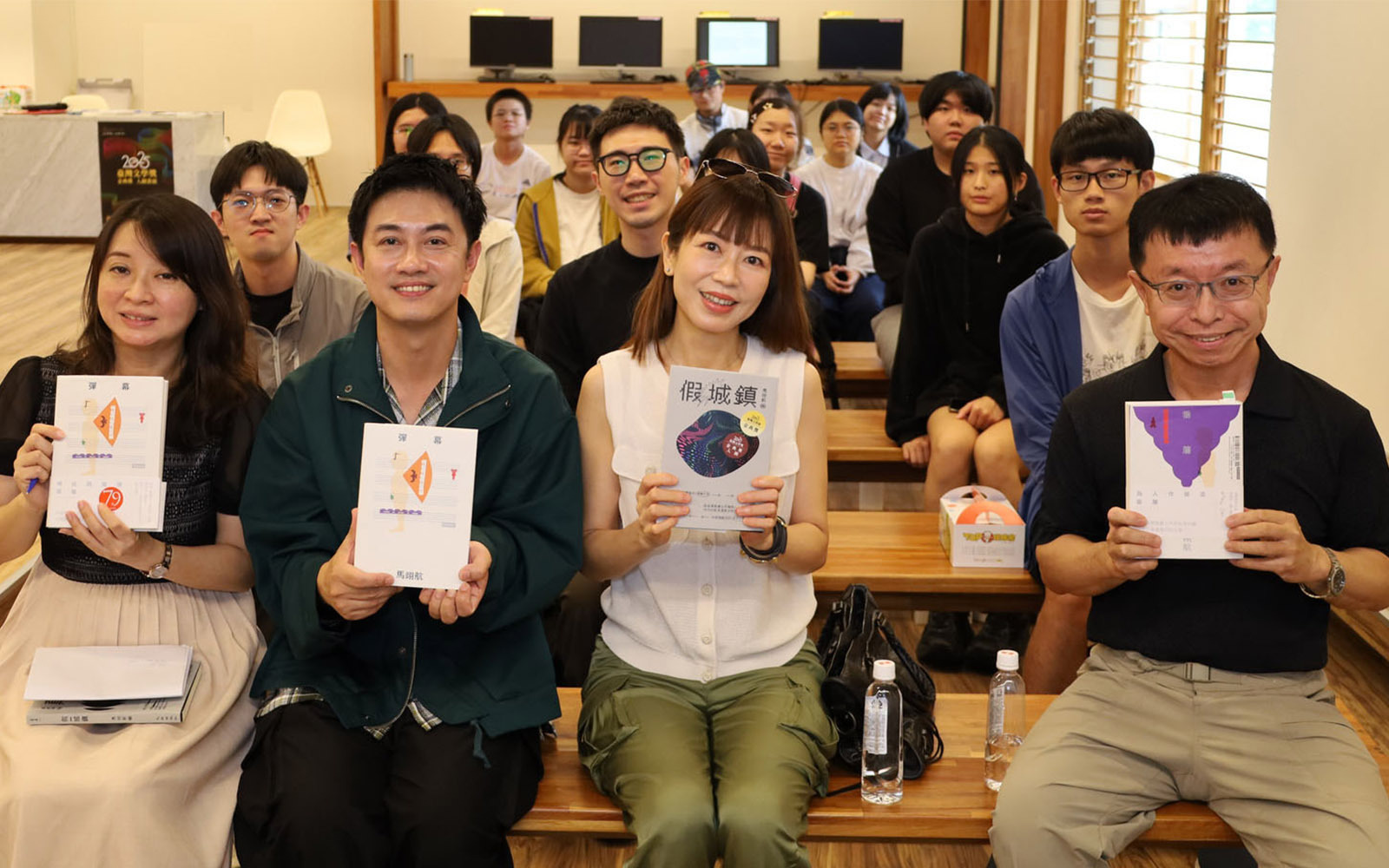 東華大學人社院舉辦《彈幕／垂簾》教師著作分享會，開啟一場精采 的文學閱讀盛宴