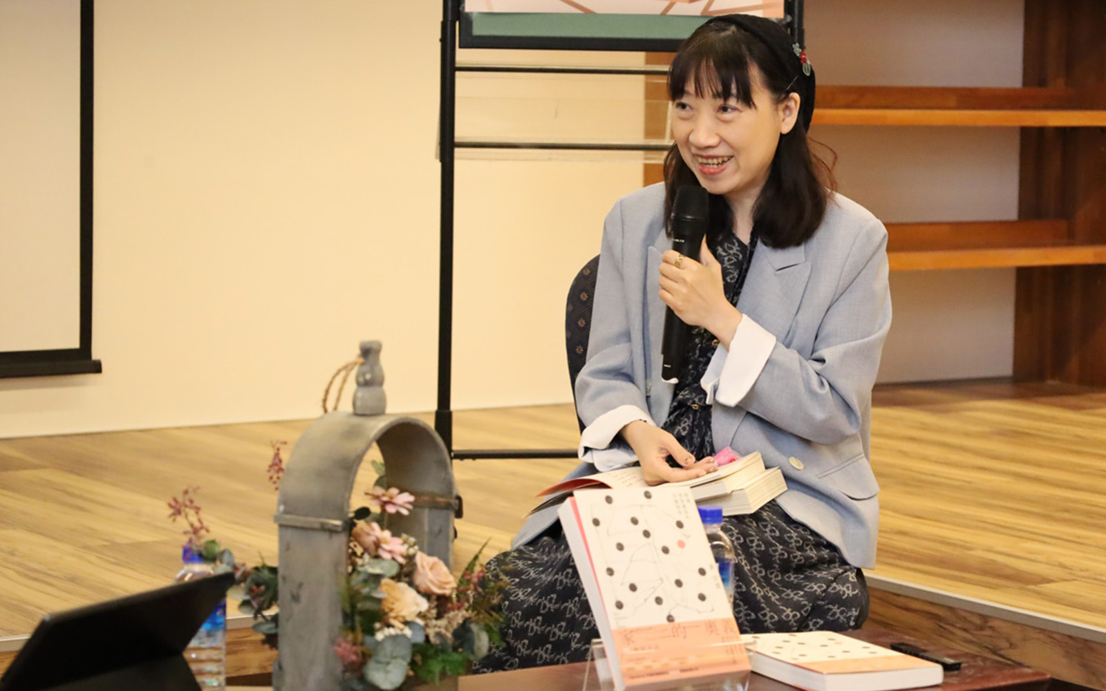 東華大學人社院舉辦「縫補心碎的可能—從《家的奧義》談創傷與記憶」分享座談會