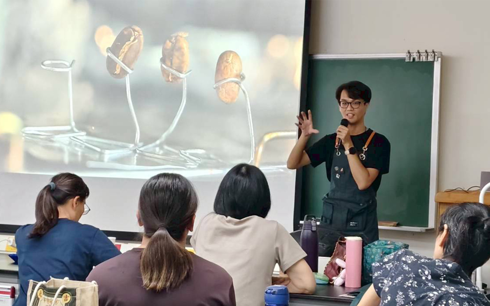 從一顆生豆到滿室醇香 東華大學驗證中心連結校友與在地民眾體驗咖啡美學