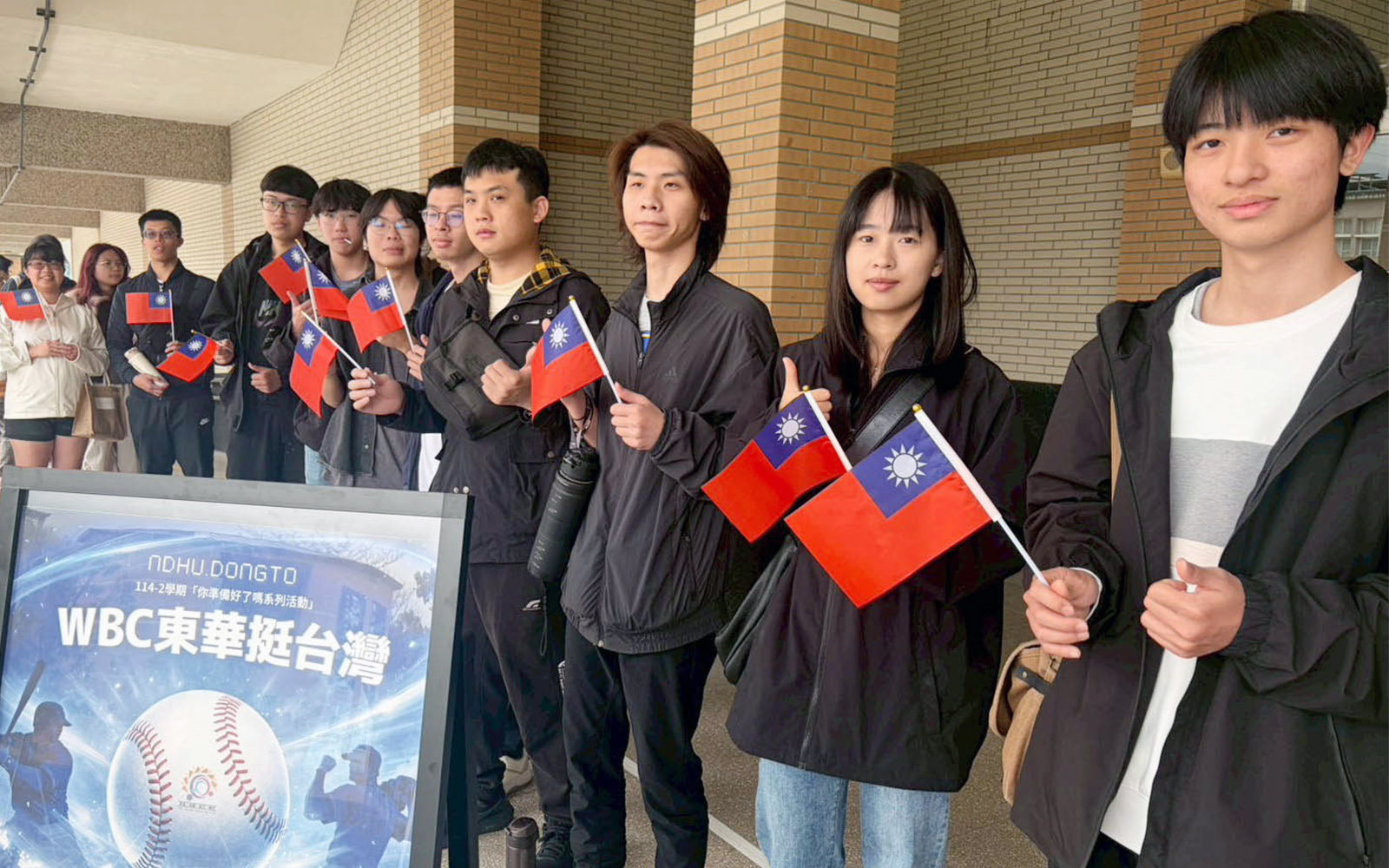 揮別課業壓力、燃燒棒球魂！東華大學經典賽轉播連三日熱血登場逾八百學子共襄盛舉