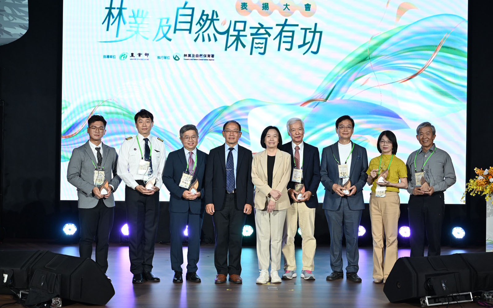 東華大學李光中教授榮獲「林業及自然保育有功人士」 里山倡議推動貢獻卓著