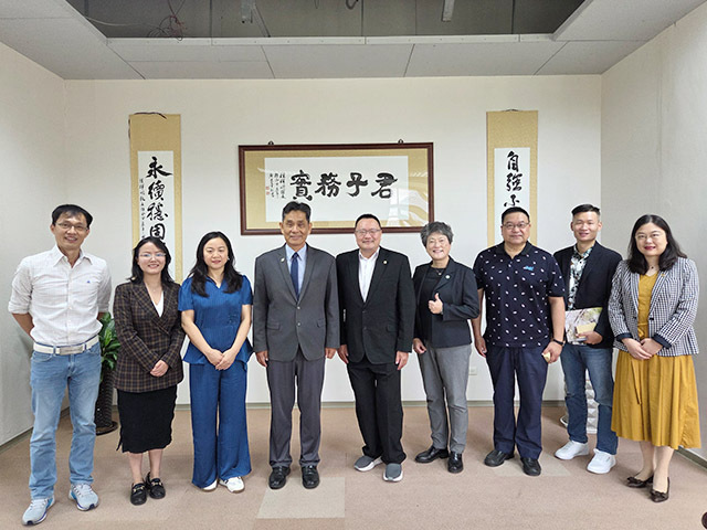 華東師範大學代表團蒞臨東華大學進行學術與文化交流