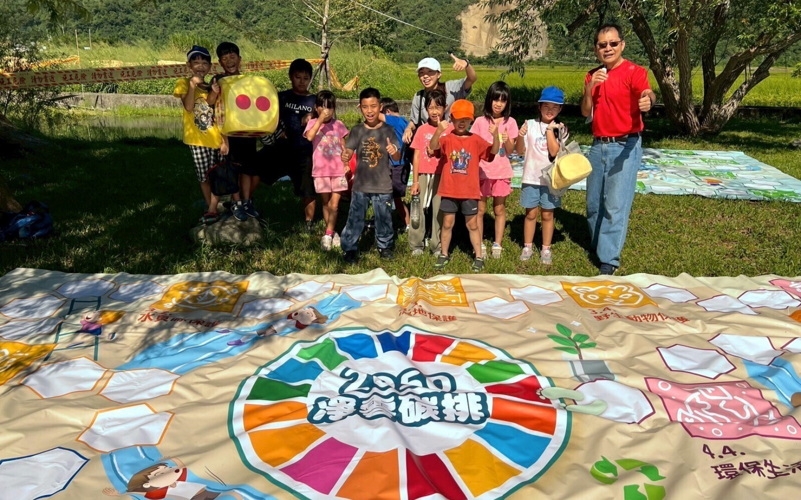 東華大學自資系攜手永續發展中心推動淨零教育，銀川園遊會唱響〈爆米香〉，讓永續從遊戲與歌聲萌芽