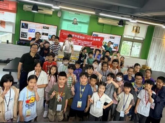 AI科普走入校園,東華物理系攜手高中培養學子科學應用力