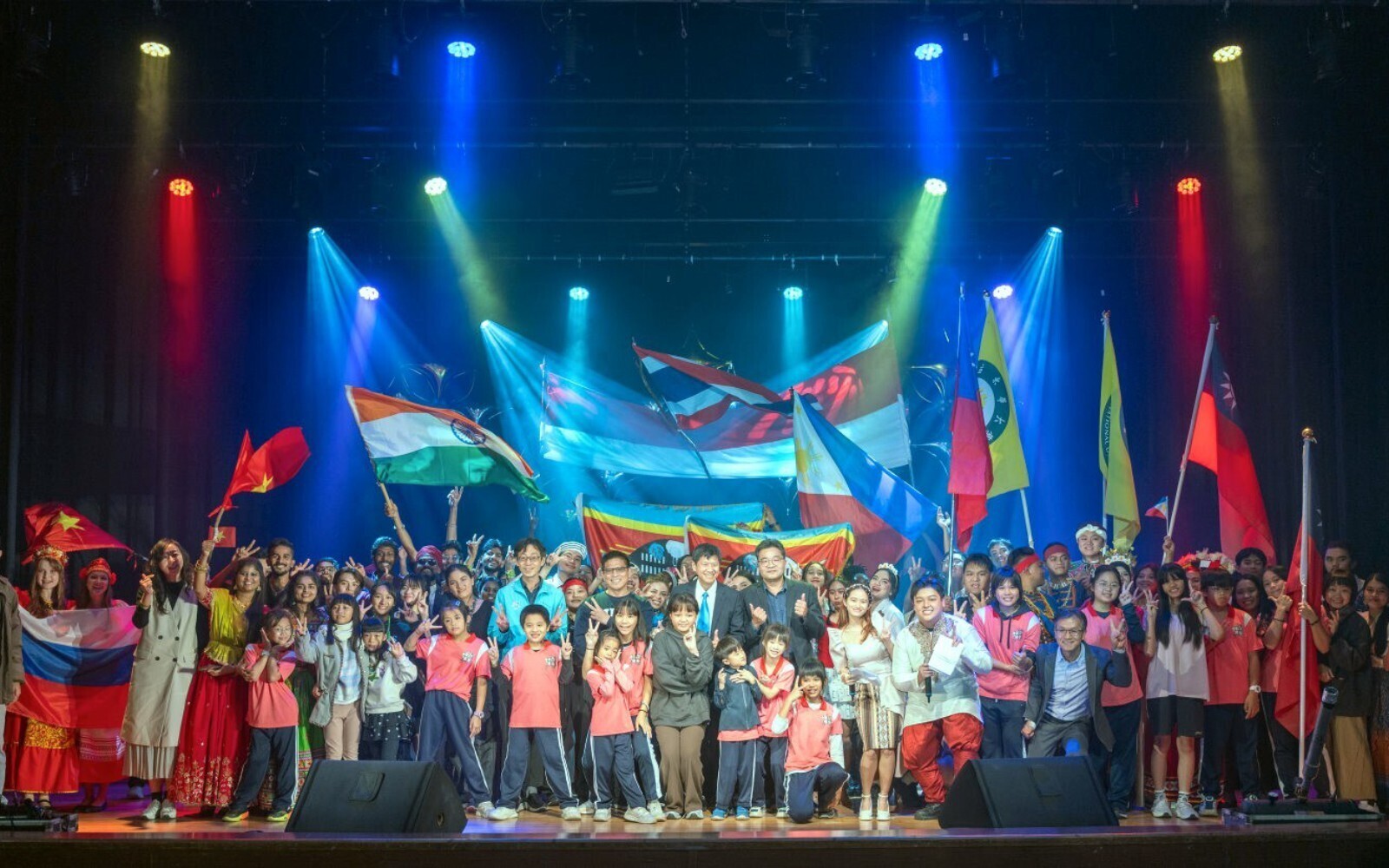 We Are The World:2025國際文化之夜,世界在東華相遇